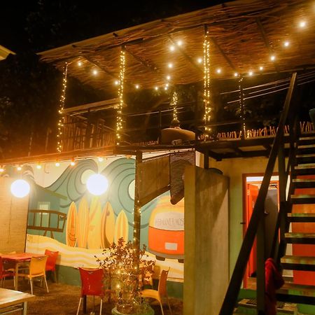 Hangover Hostels Mirissa Exterior photo