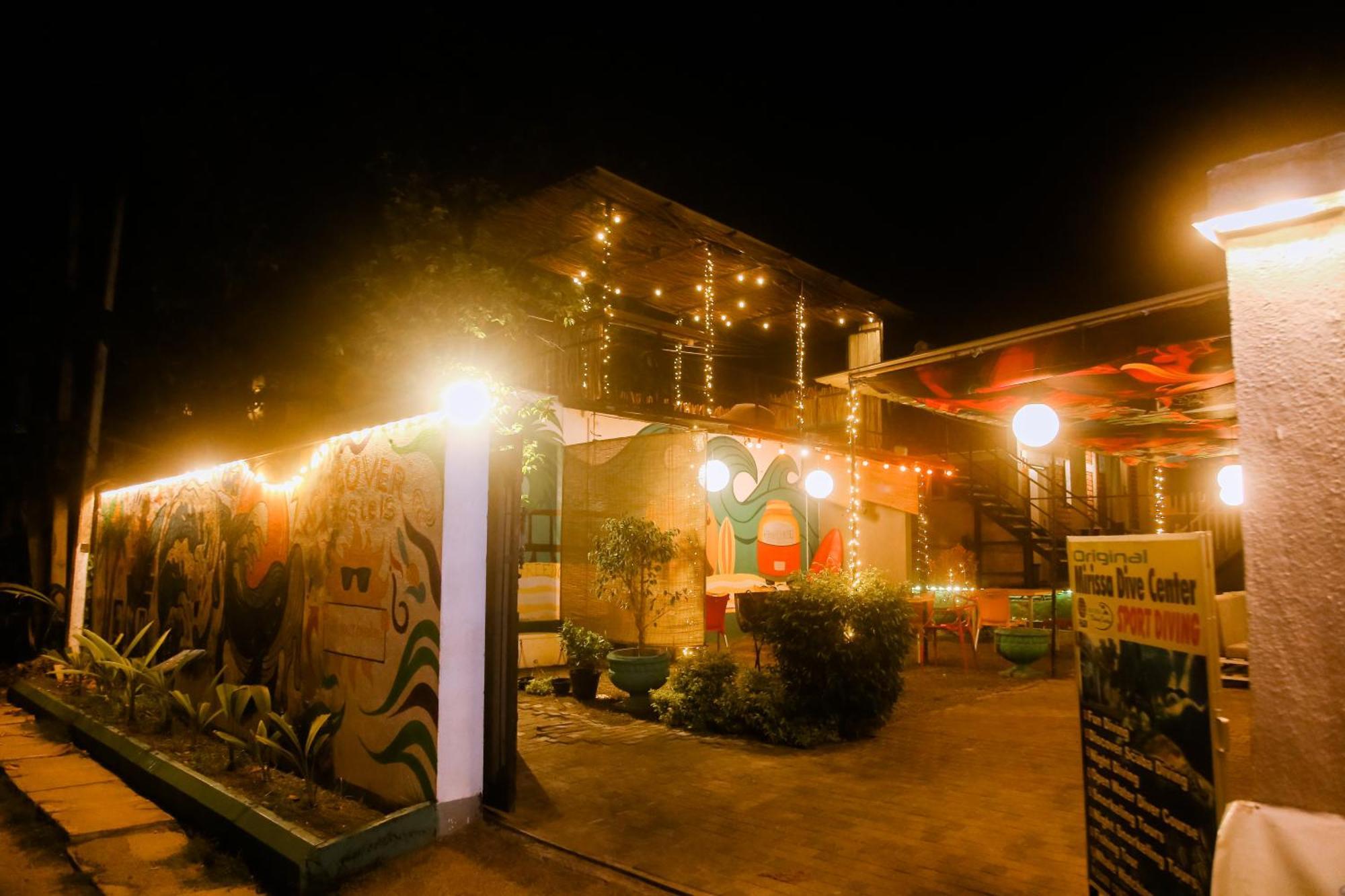 Hangover Hostels Mirissa Exterior photo