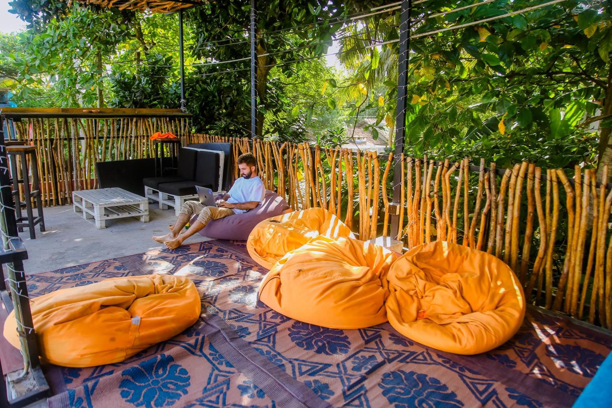 Hangover Hostels Mirissa Exterior photo