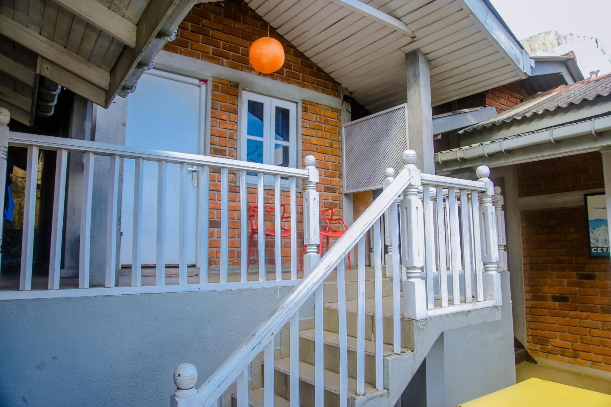 Hangover Hostels Mirissa Exterior photo